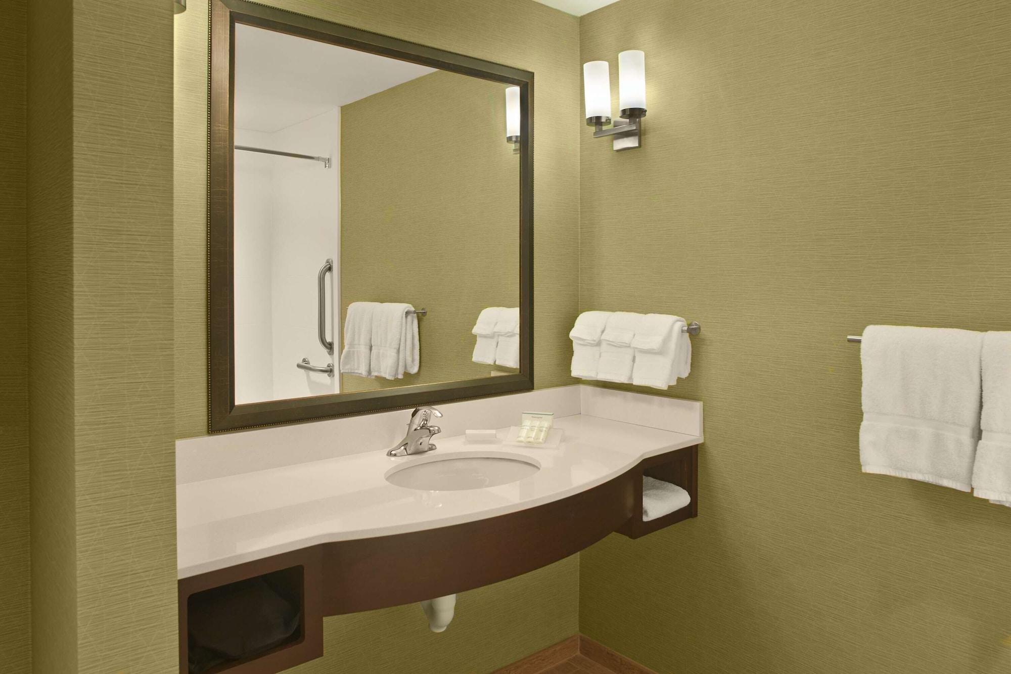 Hilton Garden Inn Akron Exterior photo