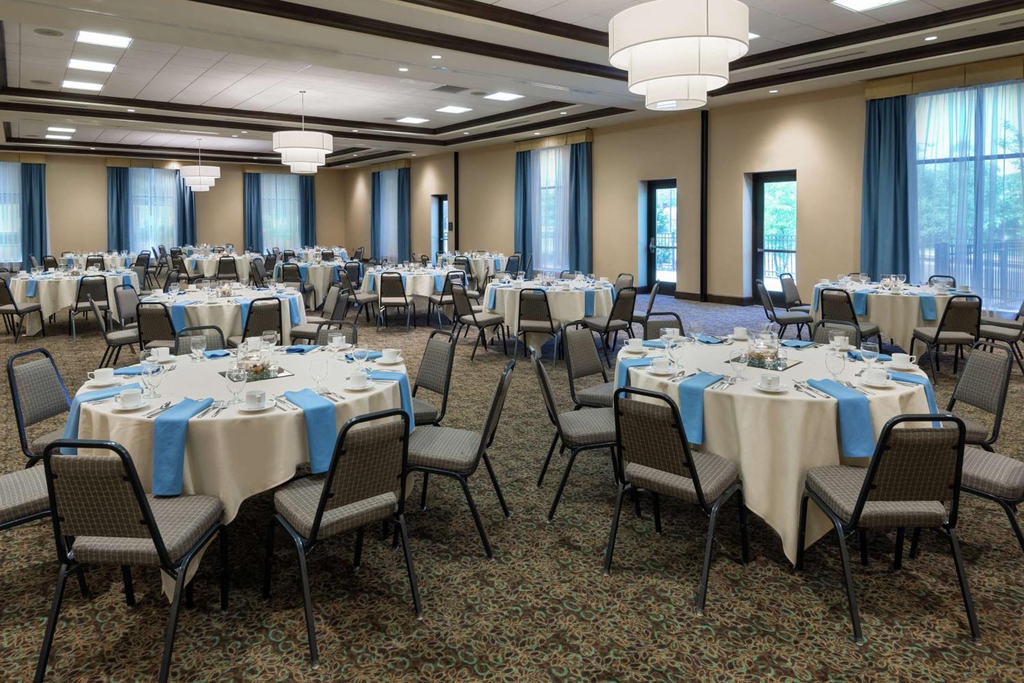 Hilton Garden Inn Akron Exterior photo