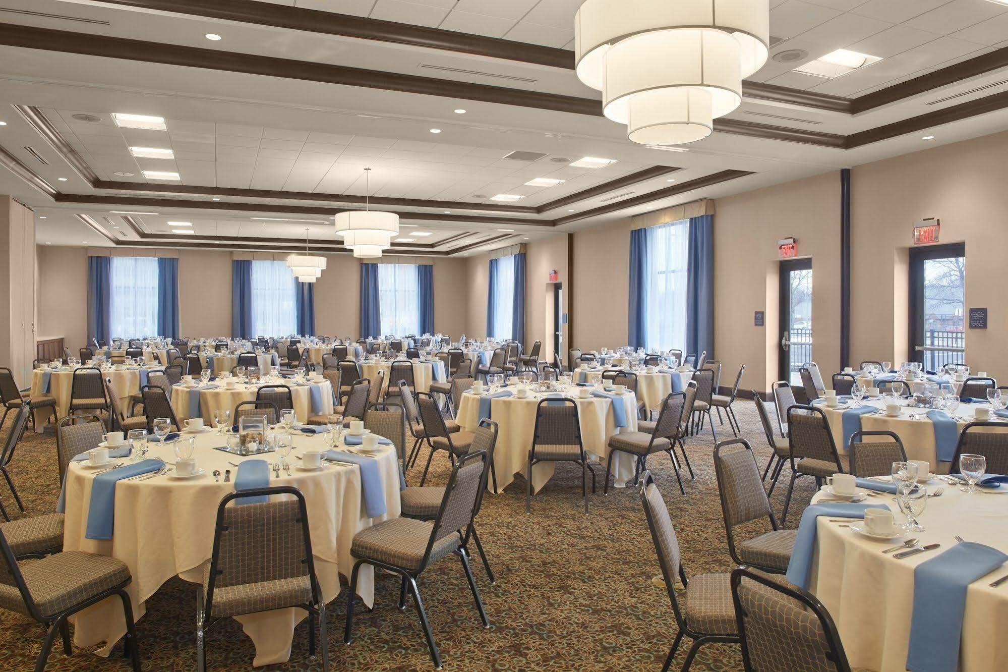 Hilton Garden Inn Akron Exterior photo